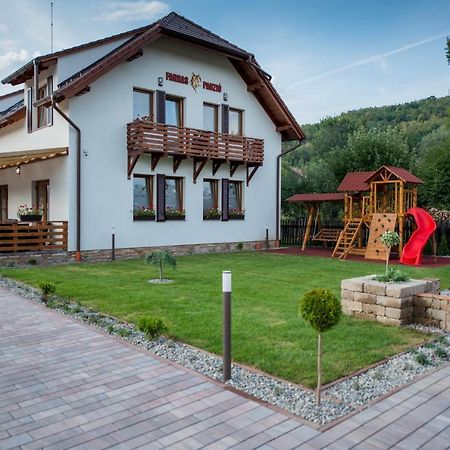 Bed and Breakfast Farkas Panzio Прайд Екстер'єр фото